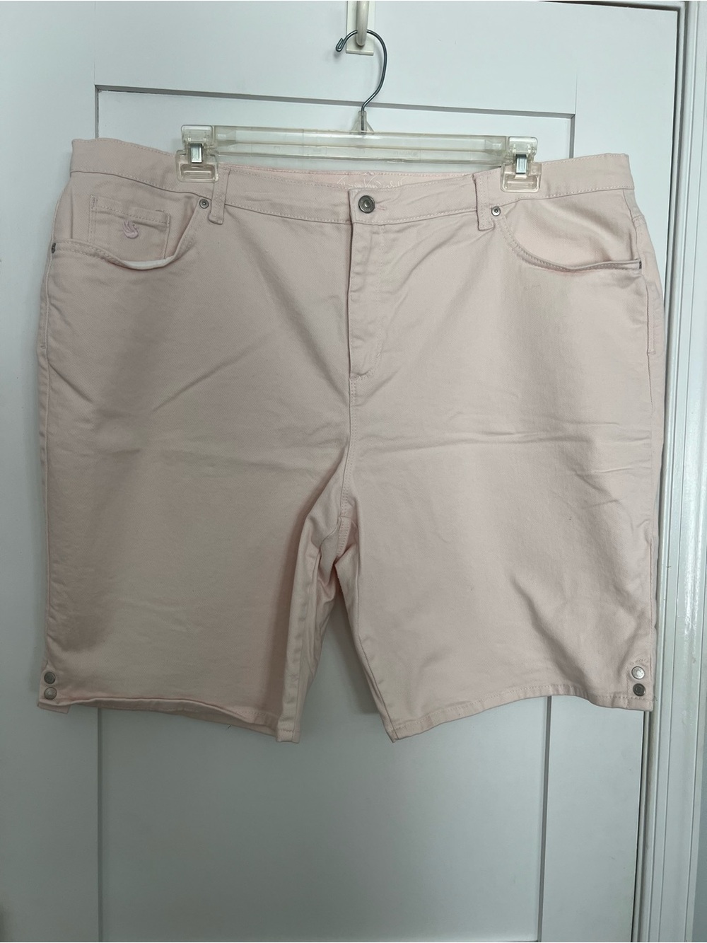 Gloria Vanderbilt Women's Amanda Pale Pink Jeans Shorts